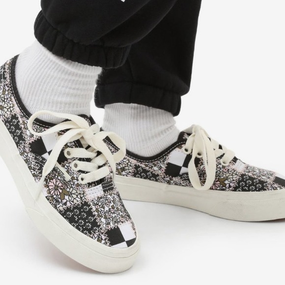Vans Kids Authentic Patchwork Floral Shoe Multi Marshmallow Size 10.5K - Picture 2 of 14